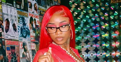 Oct 19, 2023 · Sexyy Red earns her first top 10 on Hot R&B/Hip-Hop Songs with a feature on Drake's "Rich Baby Daddy," after viral hits "Pound Town" and "SkeeYee. 